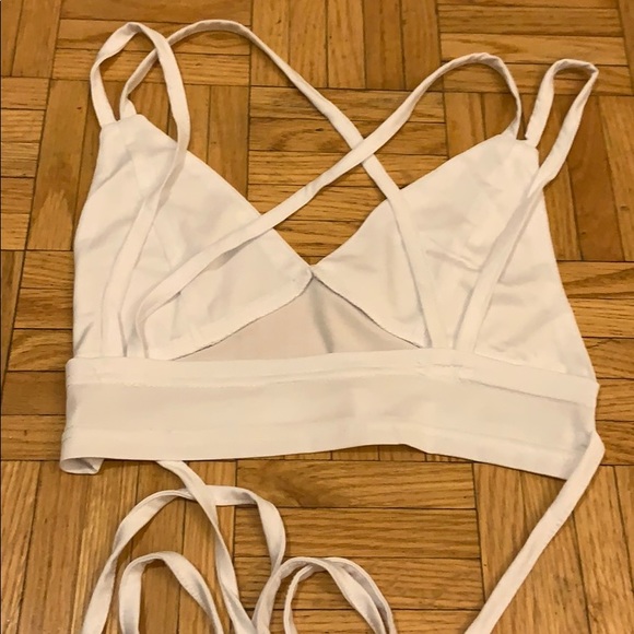 Wrap aroundcropped tank 10/10 condition never worn - Picture 3 of 3